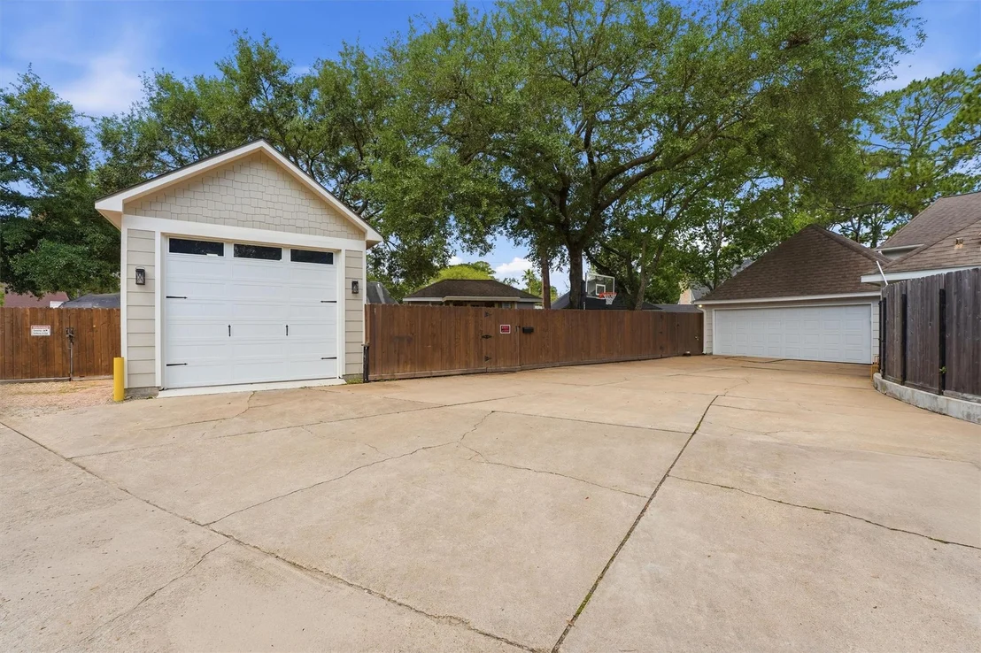 Photo of 615 Brenwick Court