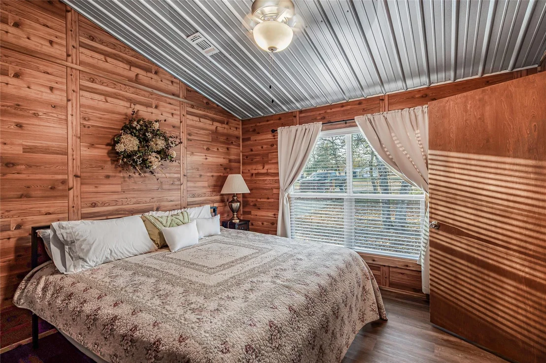 Photo of 515 Lakeview Lane