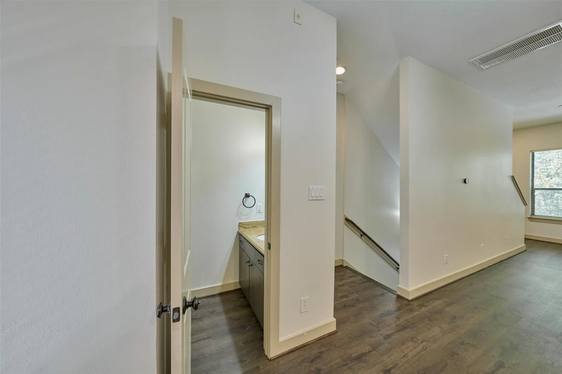 Photo of Unit E at 2422 Navigation Boulevard