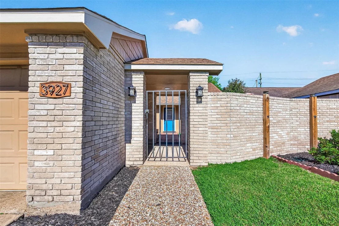 Photo of 3927 Heathersage Drive
