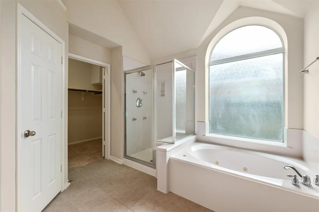 Photo of 2810 Firecrest
