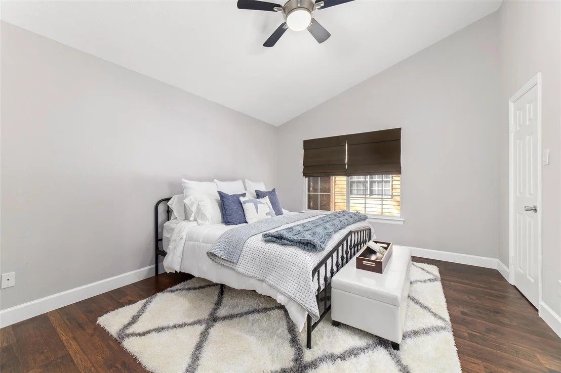 Photo of 183 N Village Knoll Circle