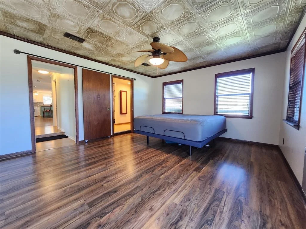 Photo of 2365 W Bayshore Drive