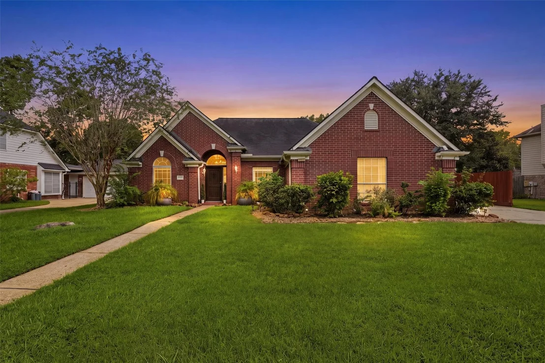 Photo of 20007 Powerscourt Drive