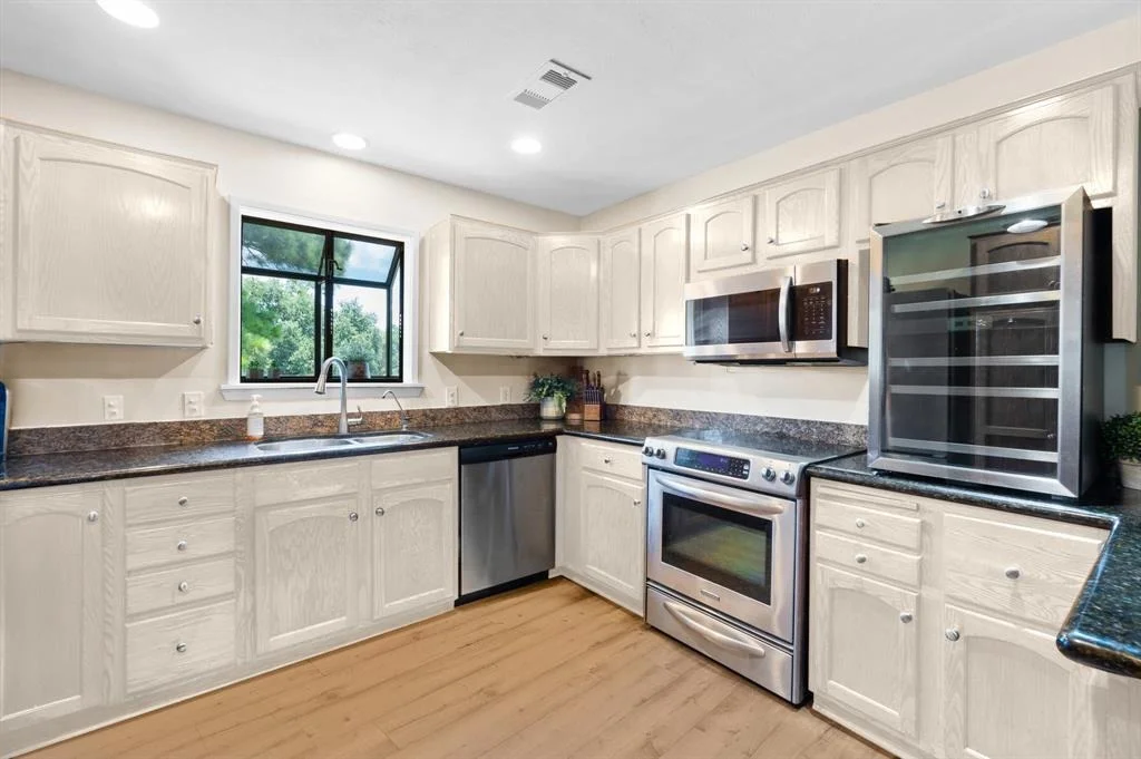 Photo of 11008 Hillside Drive