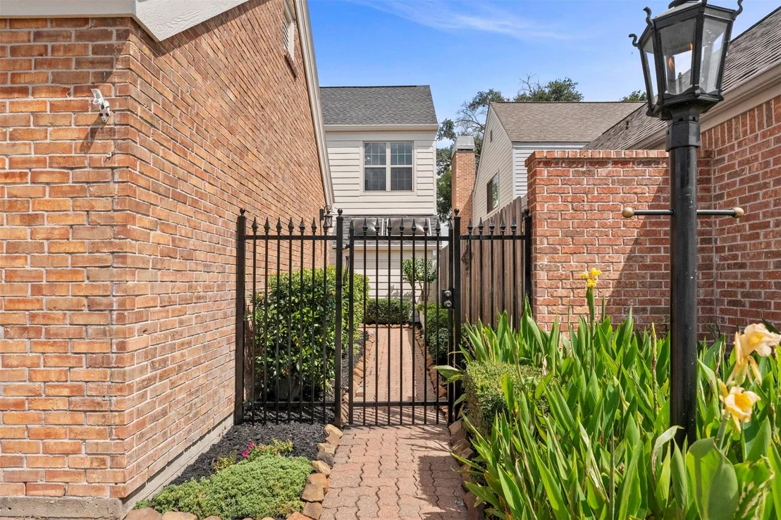 Photo of 7635 Ameswood Road