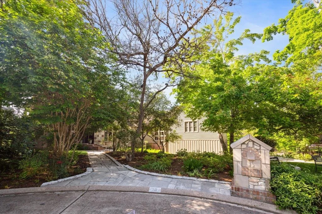 Photo of 15 River Circle