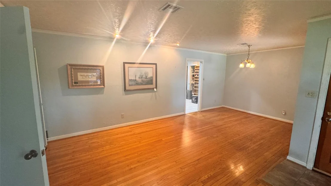 Photo of 2027 Chantilly Lane
