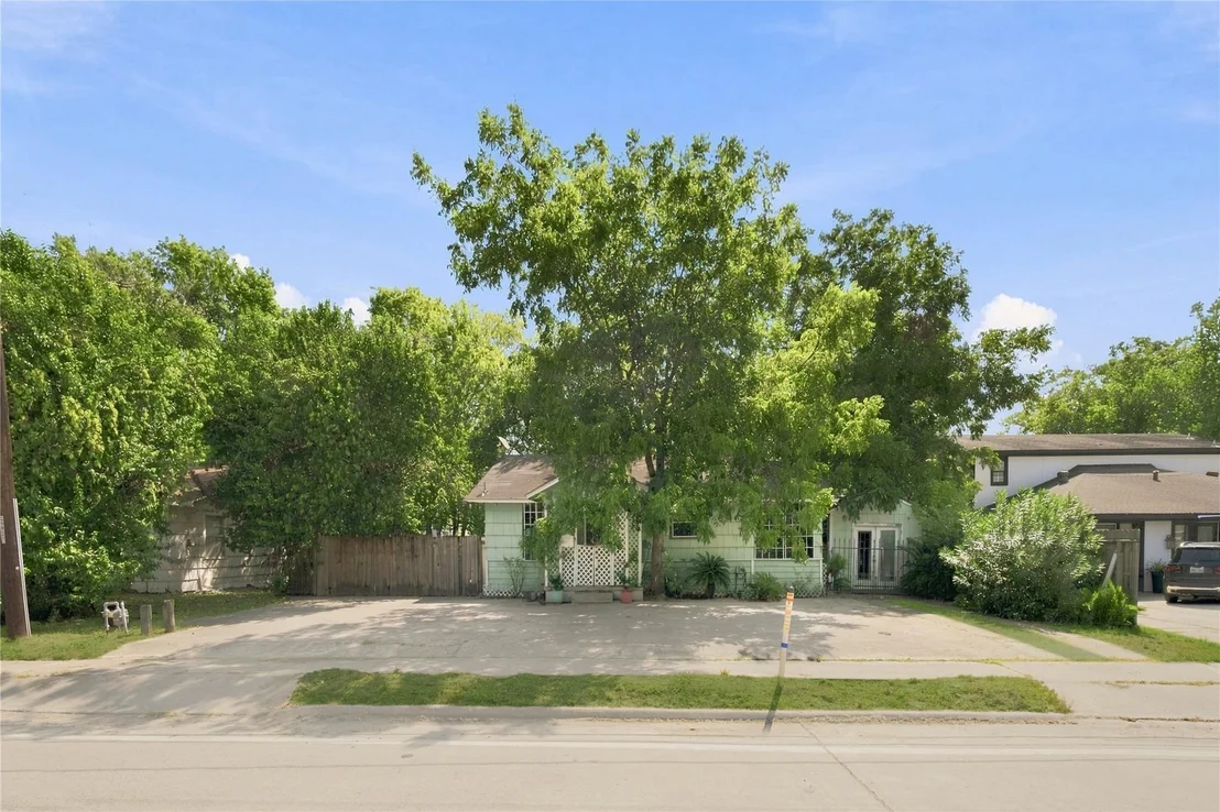 Photo of 2082 Antoine Drive