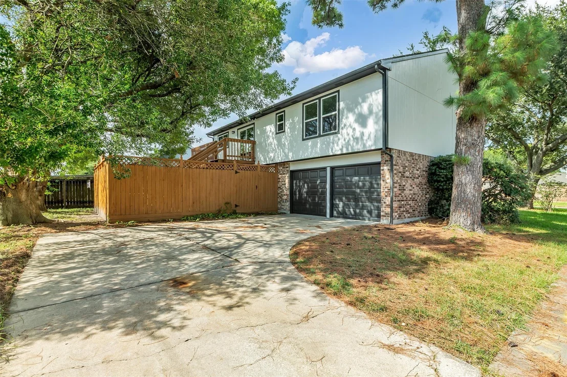 Photo of 16122 Pipers View Drive