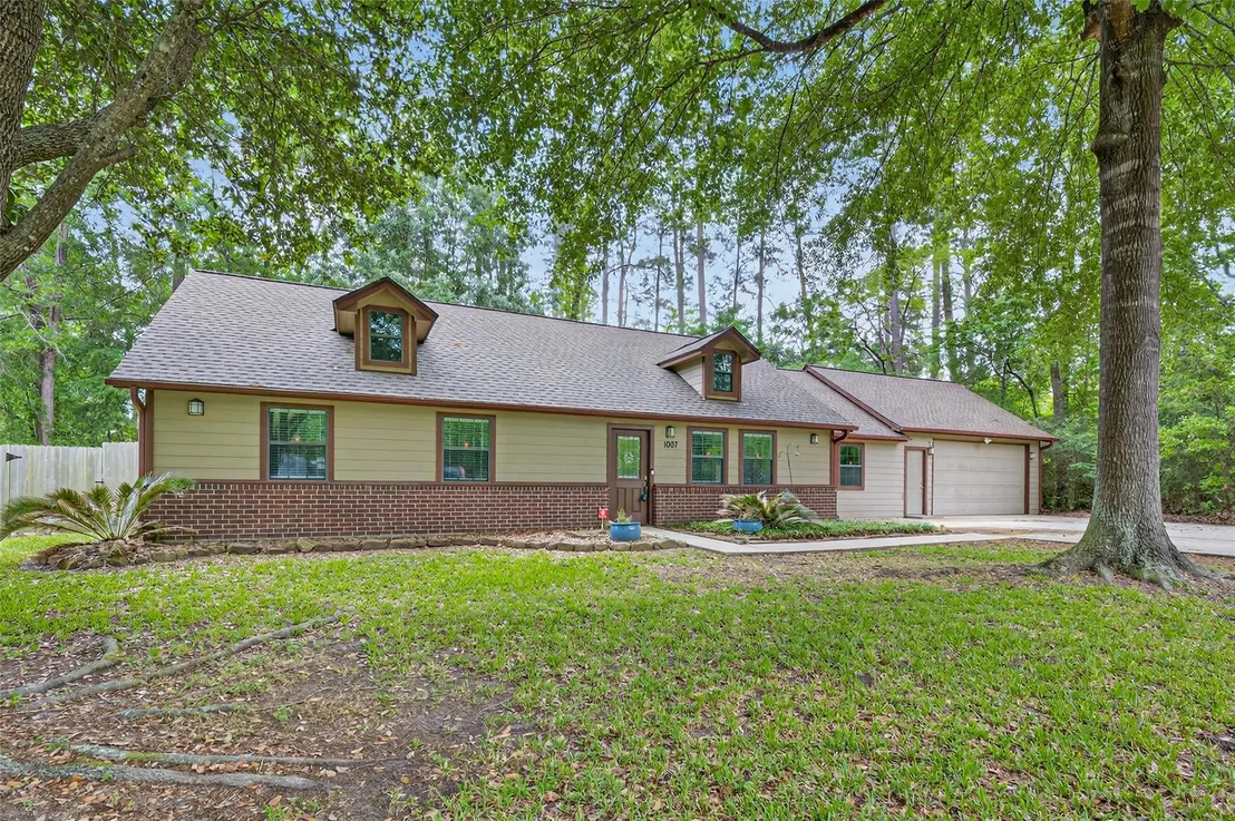 Photo of 1007 W Cedar River Road