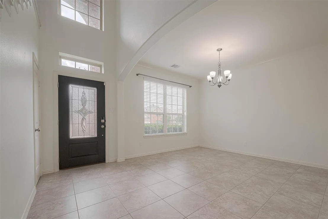 Photo of 2261 Oak Circle Drive N