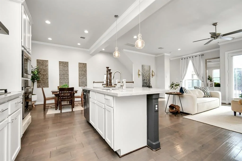 Photo of 4015 Centre Glen Drive