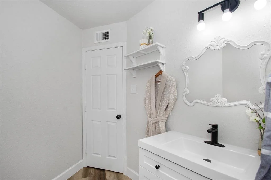 Photo of 907 Longhorn Trail