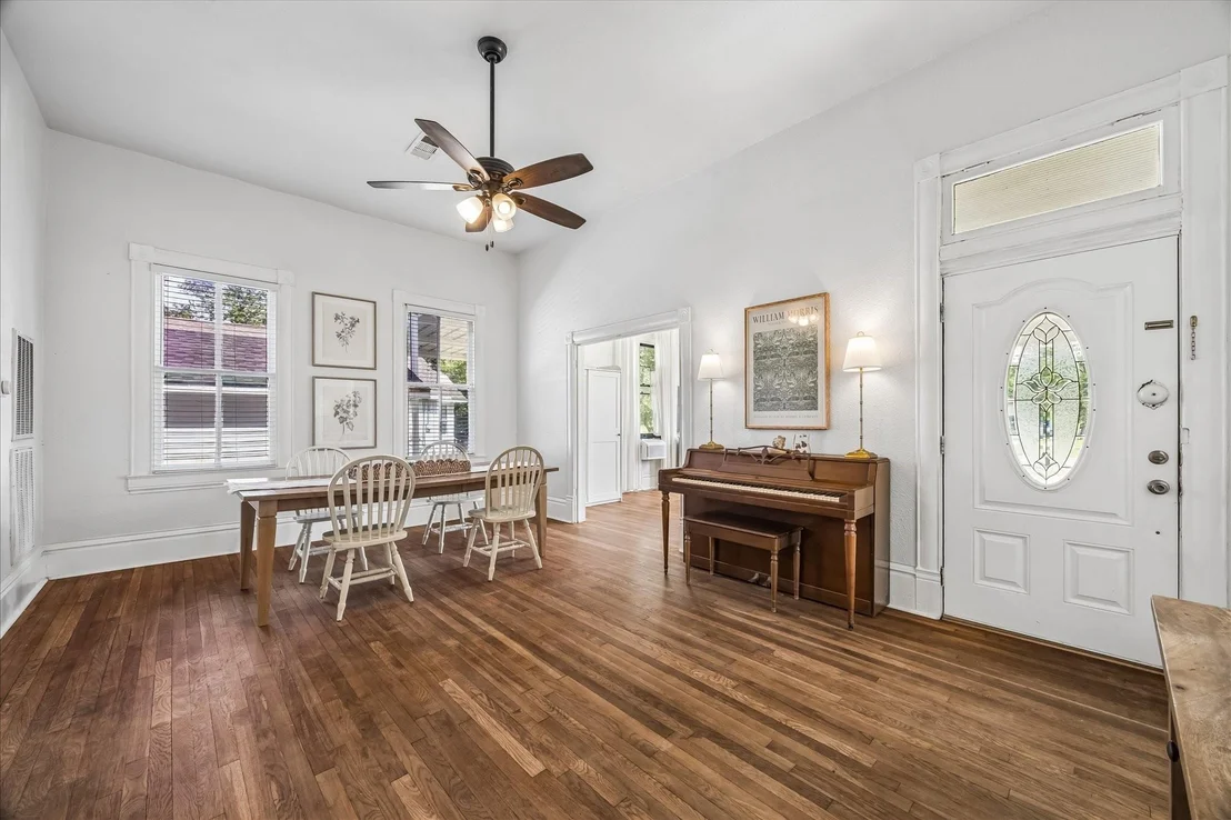 Photo of 7210 King Street