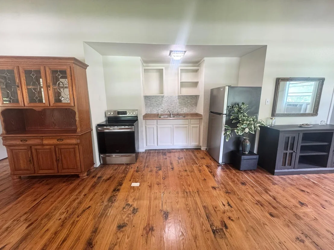 Photo of 788 Riverside Drive