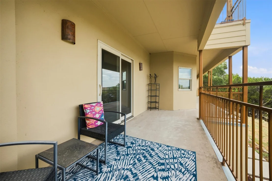 Photo of 6103 Lakeshore Drive