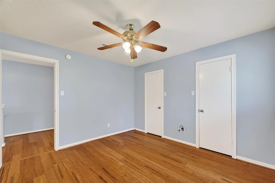 Photo of 1015 Oak Leaf Street