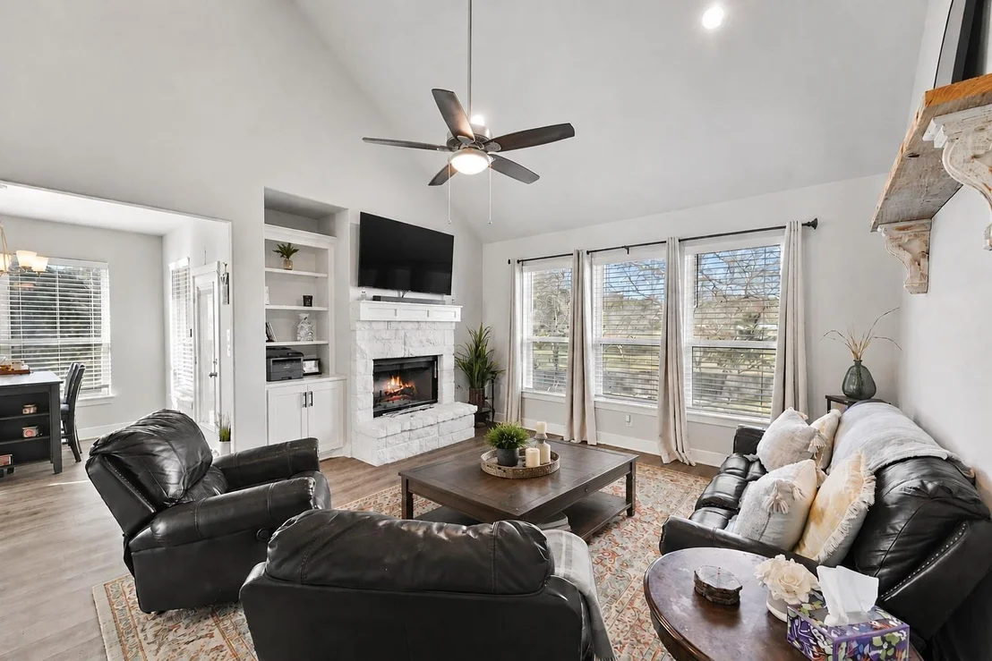 Photo of 1700 Twin Oaks Circle