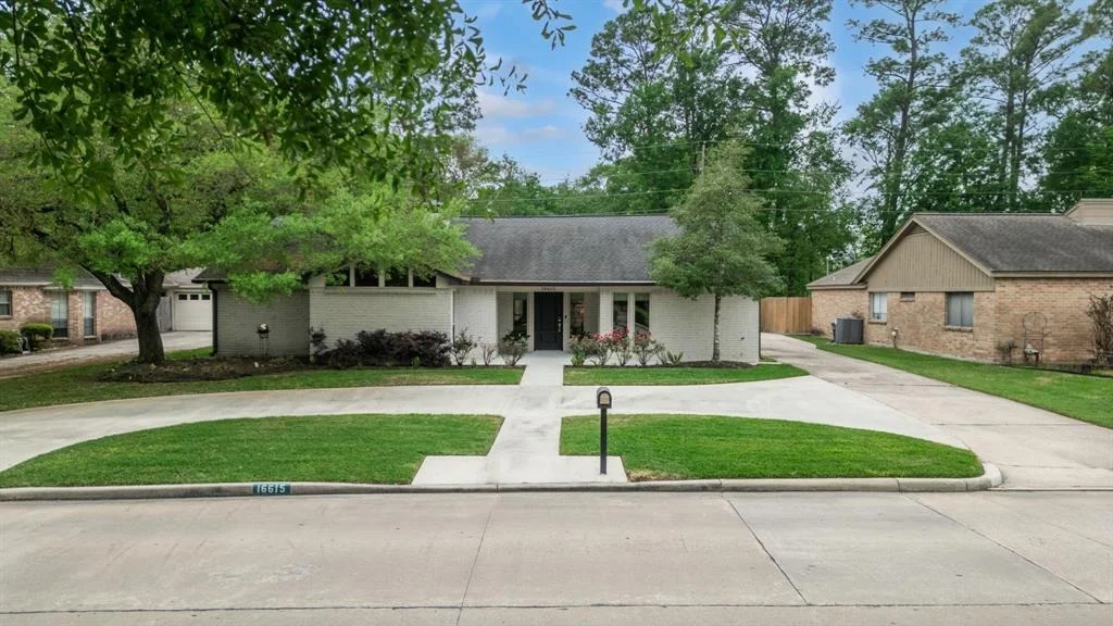 Photo of 16615 Sir William Drive