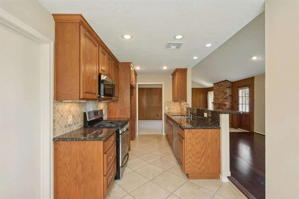 Photo of 8915 Roos Road