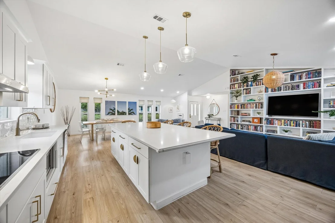 Photo of 1031 Chamboard Lane