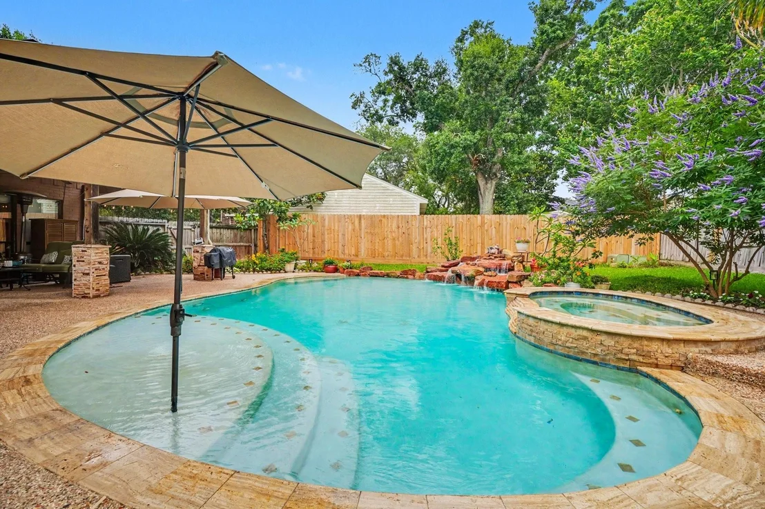 Photo of 1623 Lake Bluff Drive