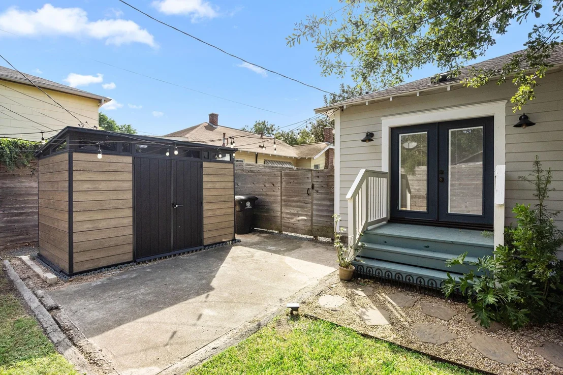 Photo of 1131 Walling Street