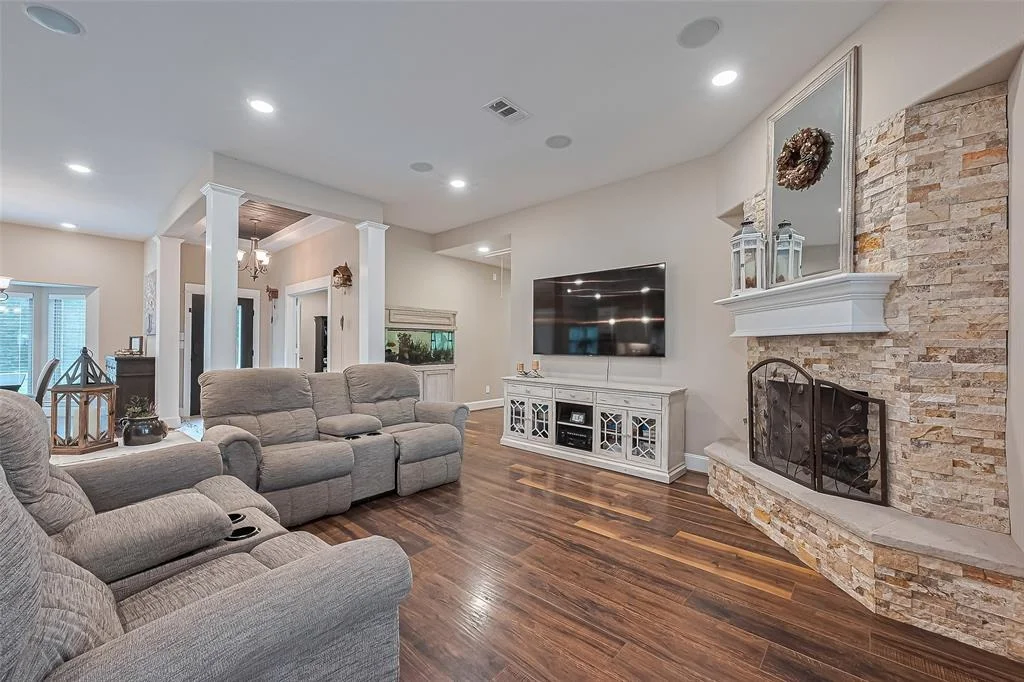 Photo of 722 River Plantation Drive