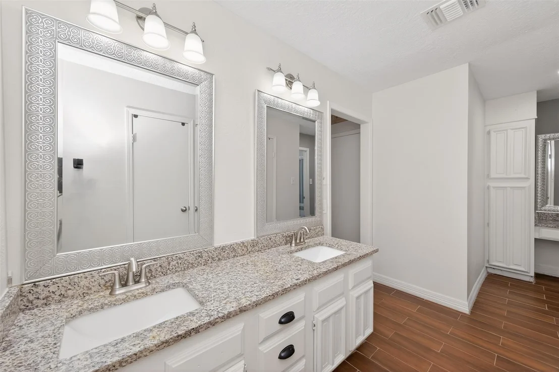 Photo of 5722 Arncliffe Drive