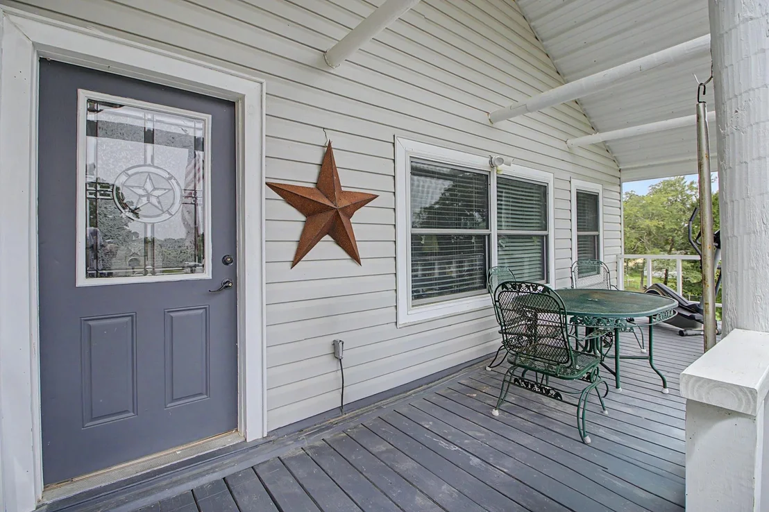 Photo of 637 Lakeview Drive