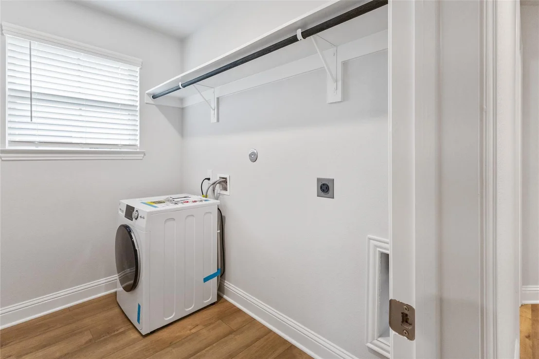Photo of 4320 Leslie's Way