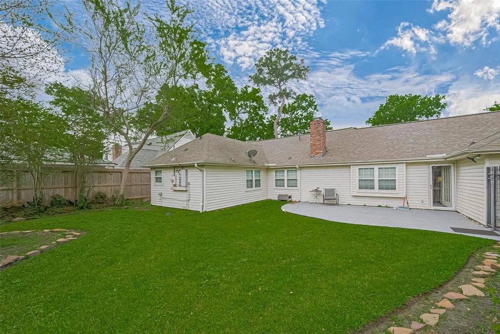 Photo of 330 N Wilcrest Drive