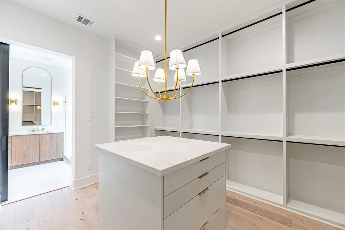 Photo of 829 Alexander Street
