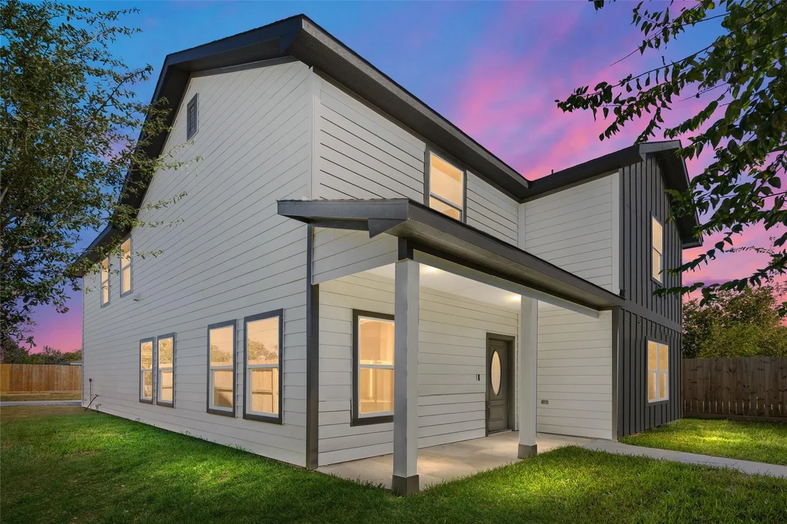 Photo of 813 Barbara Mae Street