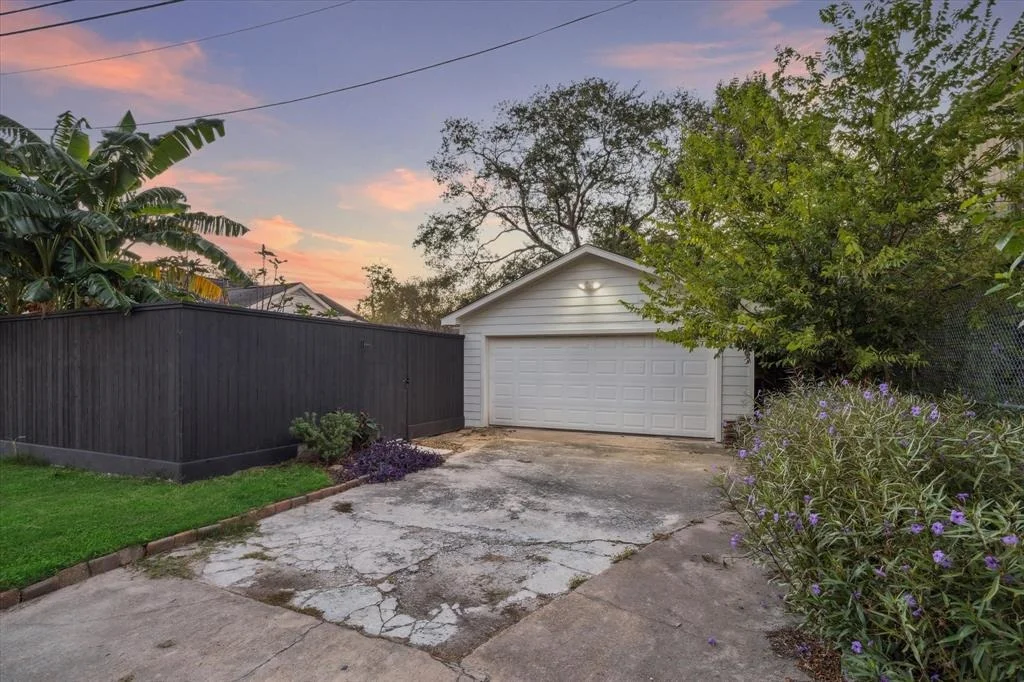 Photo of 901 Walling Street