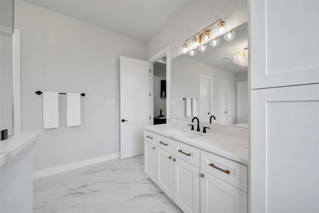 Photo of 16011 Bonjour Boulevard