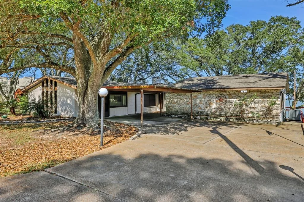 Photo of 160 Lakeway Drive