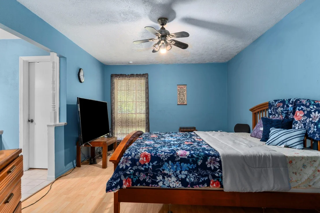 Photo of 2395 Southline Road