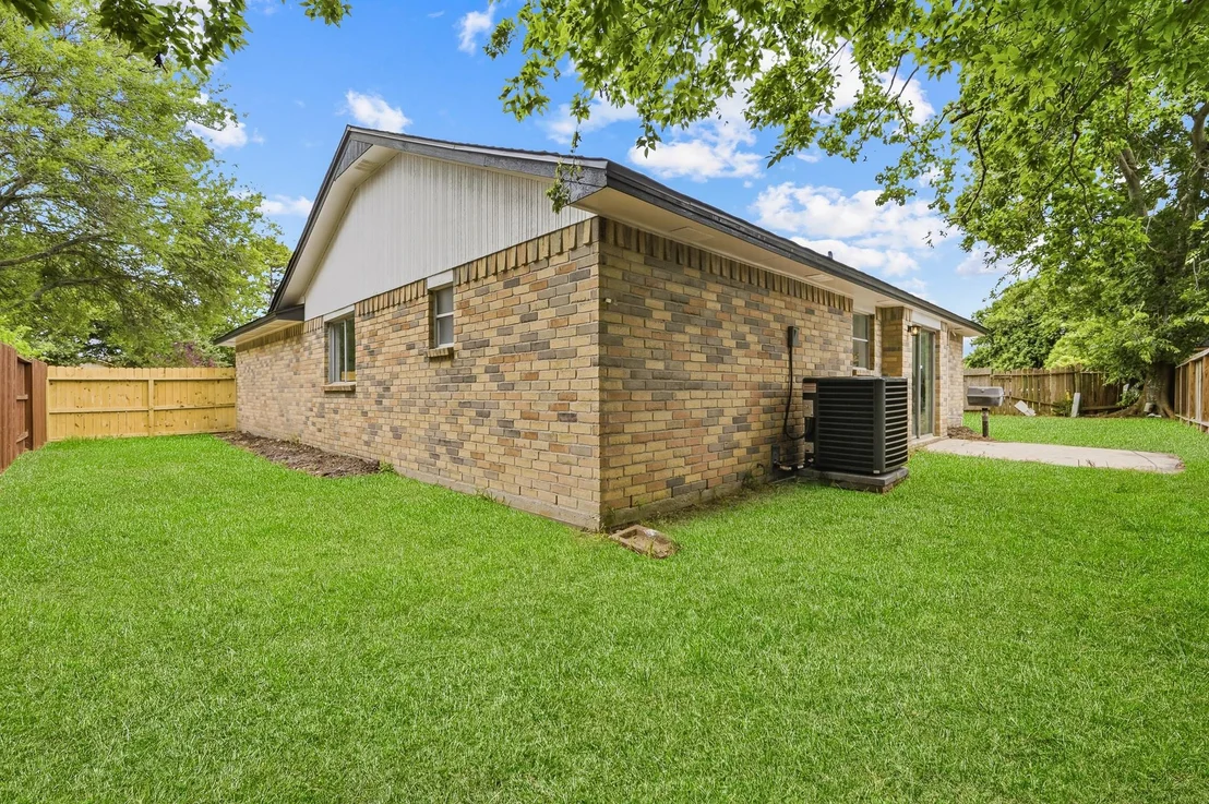 Photo of 7310 Londres Drive