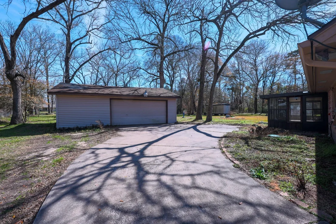 Photo of 20427 Lakeside Drive