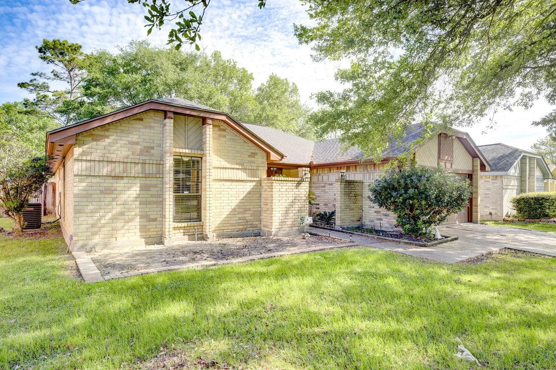 Photo of 16134 Beechnut Street