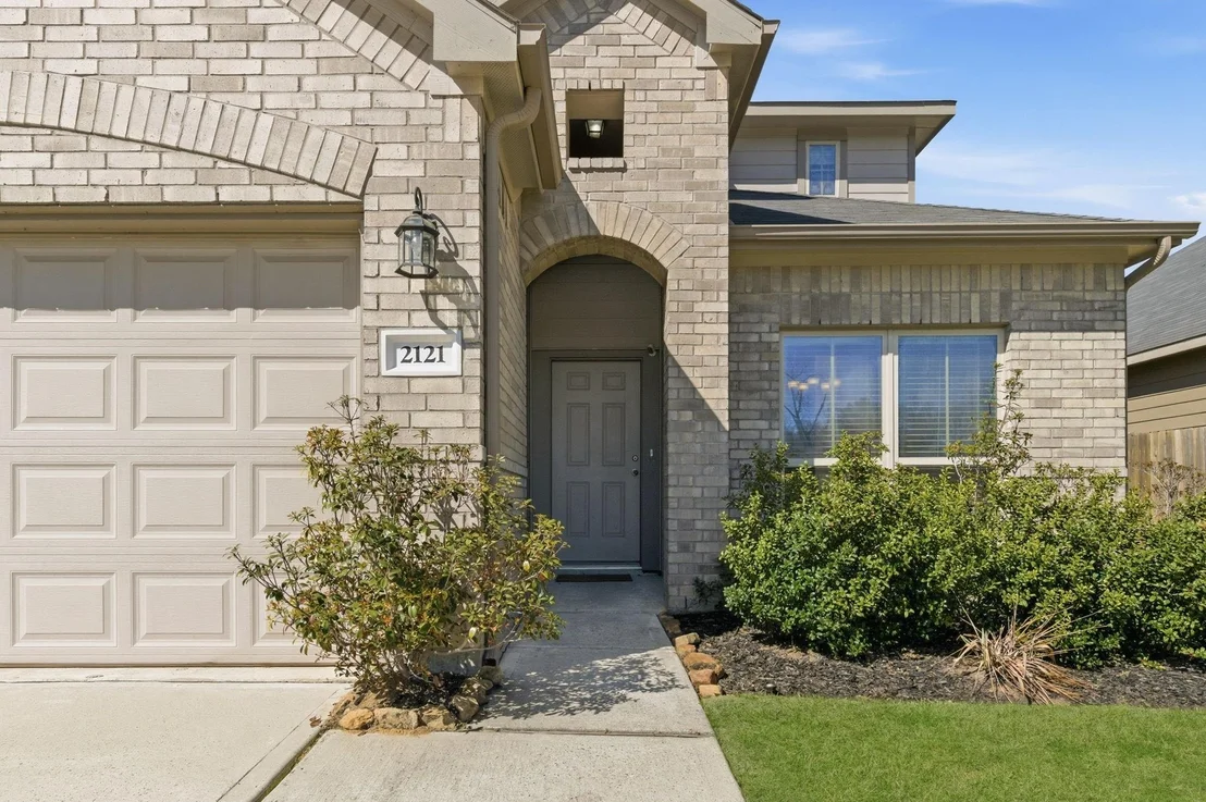 Photo of 2121 Cedar Way Dr