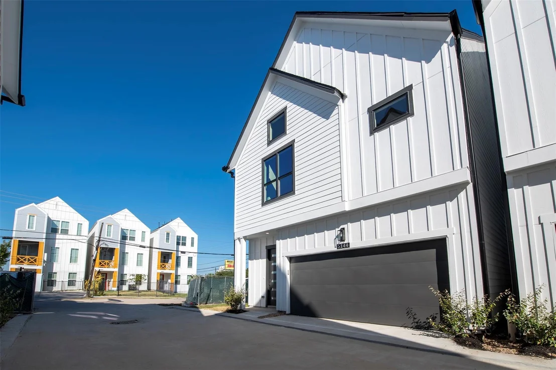 Photo of 5132 Rosslyn Road