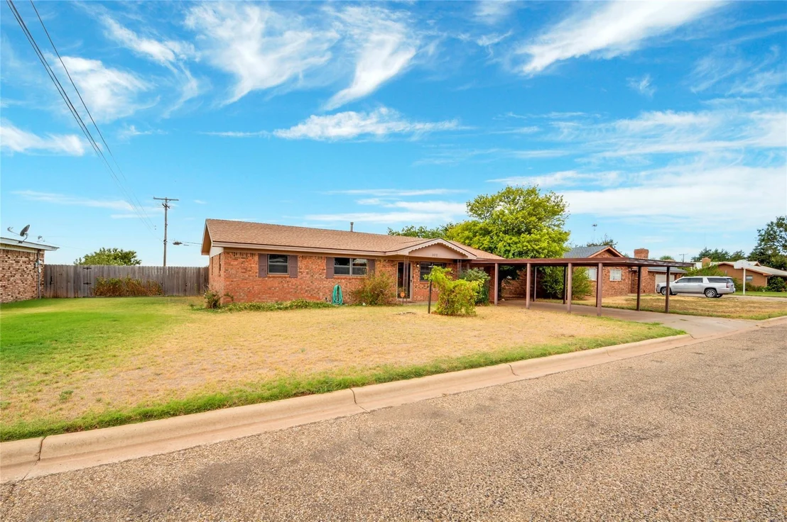 Photo of 802 Ridgelea Drive
