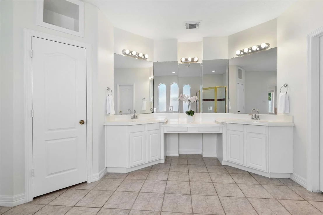 Photo of 17802 White Oak Hill