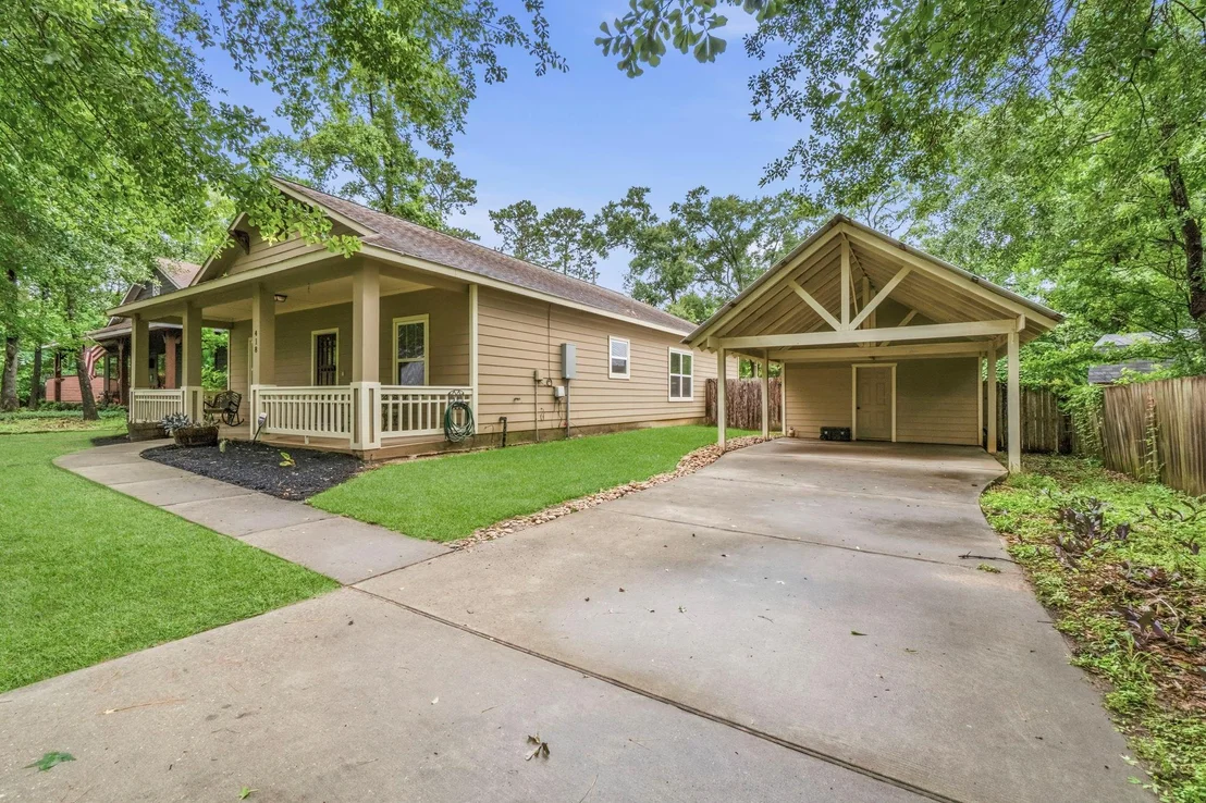 Photo of 418 Commanche Road