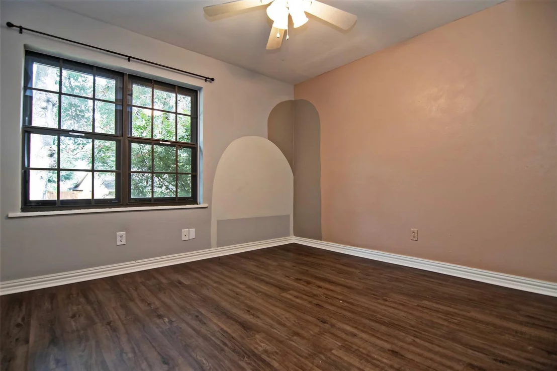 Photo of 2410 Valley Drive