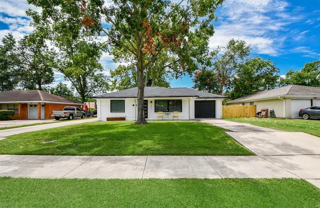 Photo of 9427 Springmont Drive