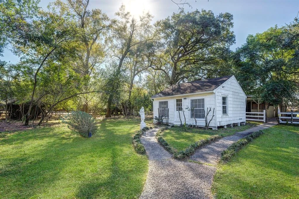 Photo of 5 E Rivercrest Drive
